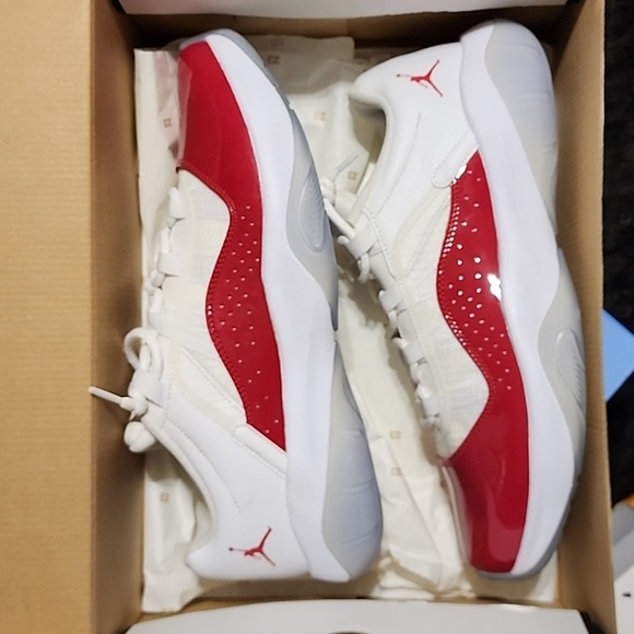 Jordan 11 CMFT Cherry Red Low Men's size 11 NWT Deadstock - Picture 8 of 11